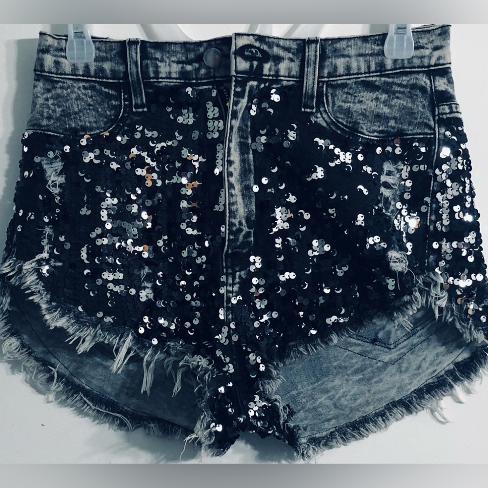 Women’s  high rise Sequins Jean Short front zipper closure button  gray. L
